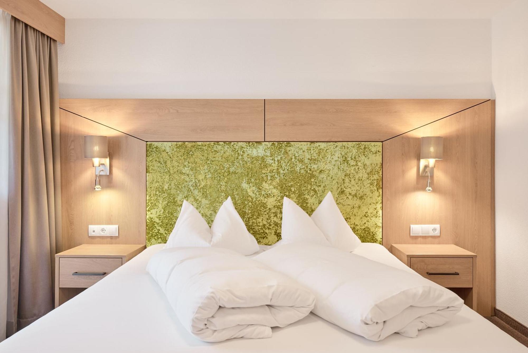 Riders In Hotel 3*